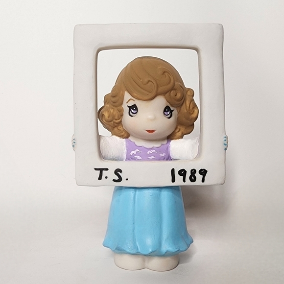 Taylor Swift 1989 Polaroid Inspired Altered Moments Figurine - Picture 3 of 7